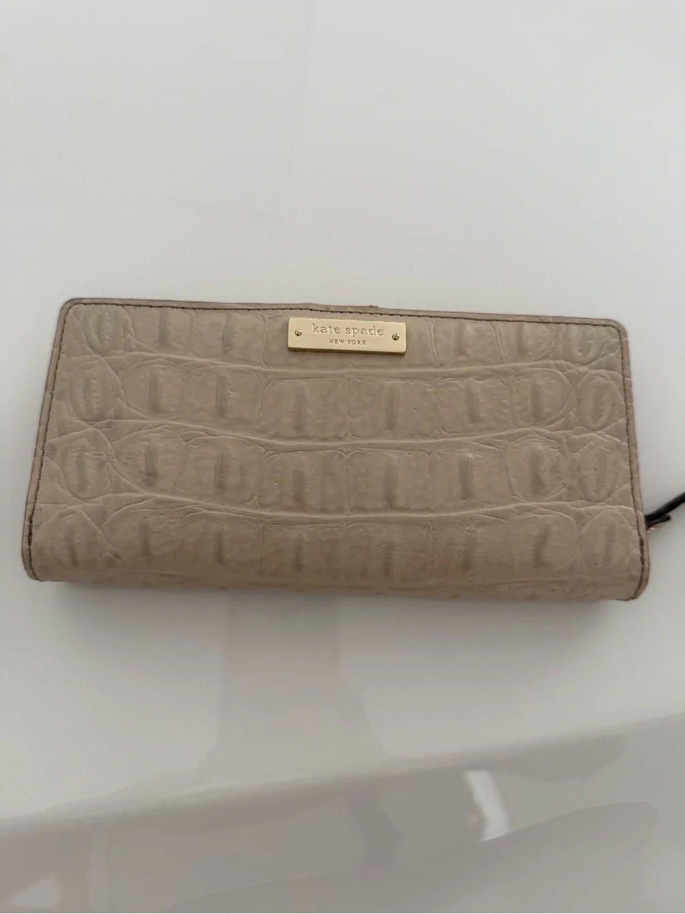kate spade taupe croc-embossed continental wallet with gold plaque